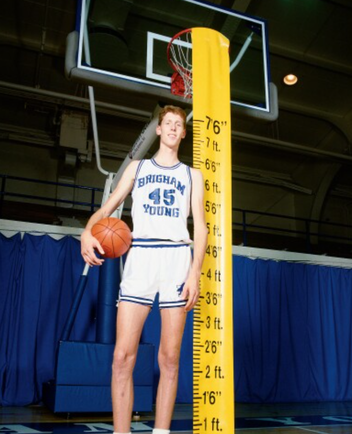 pemain-basket-tertinggi-dalam-sejarah-dunia