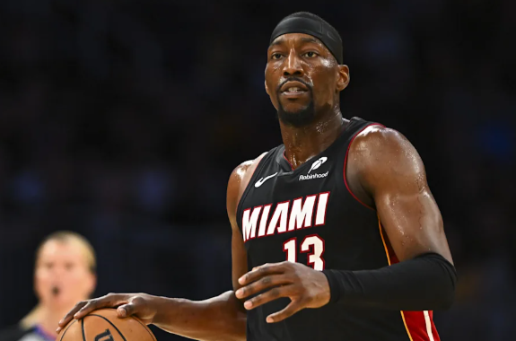 bam-adebayo-keluar-match-usai-kaki-nyeri-saat-lawan-nuggets