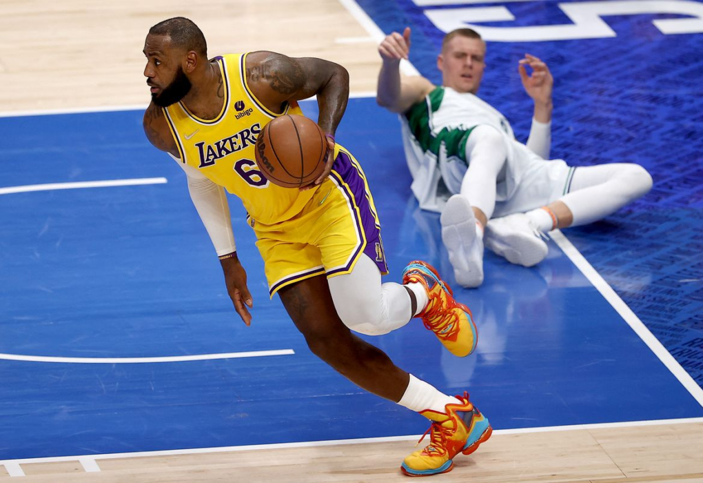 Teknik dribble bola untuk menembus pertahanan lawan