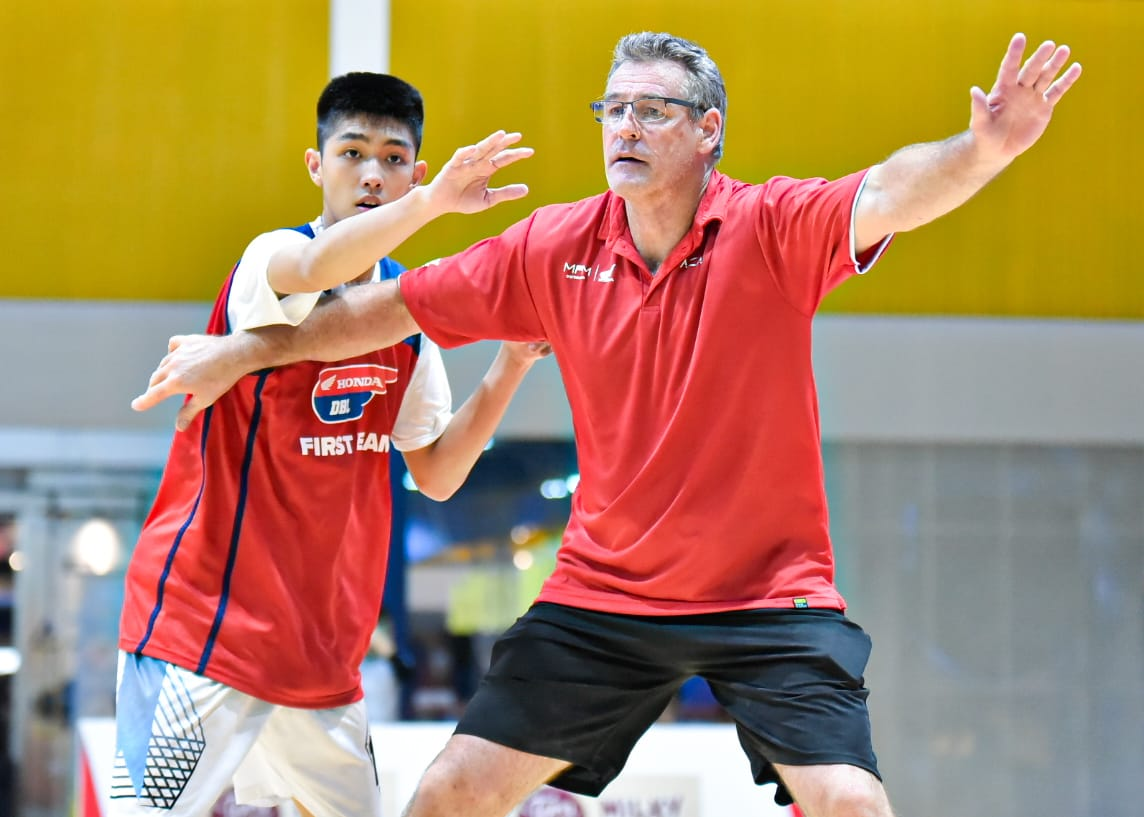 Strategi Pick and Roll dalam Menembus Pertahanan Rapat